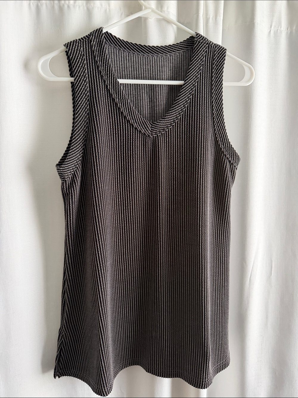 Women’s Sleeveless V-Neck Ribbed Tank Top - Black/Gray
